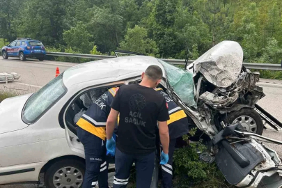 Tokat’ta kazada hurdaya dönen otomobildeki 5 kişi yaralandı
