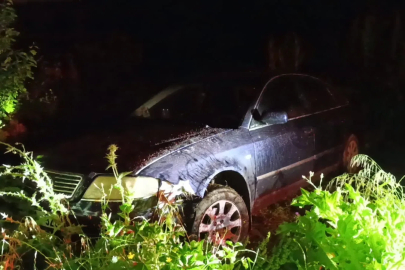 Tarlaya uçtuğu otomobilini bırakıp gitti
