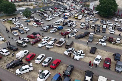 Bayram öncesi Bursa oto pazarında yoğunluk
