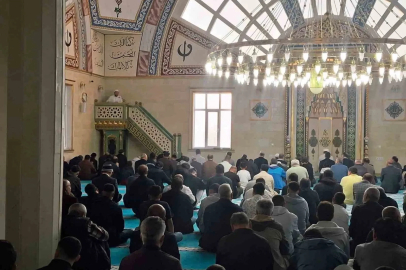 Selendi’de bayram namazında camiler doldu

