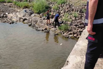 Serinlemek için girdiği derede boğulma tehlikesi geçirdi
