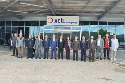 Çankırı’da protokol üyeleri, bayramda çalışan kurum personelleriyle bayramlaştı
