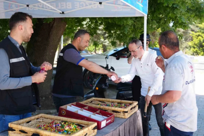 Düzce’deki mezarlıklarda bayram dayanışması

