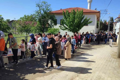Asırlık ‘Çörek Derme’ geleneğinde yiyecekler paylaşıldı

