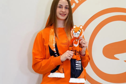 Avrupa’nın yükselen smaçörü Aleksandra Uzelac, Eczacıbaşı Dynavit’te

