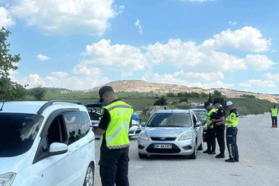 Bilecik’te bayram denetimi: 321 kişi ve 144 araç sorgulandı

