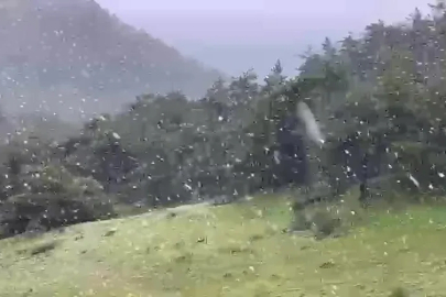 Akdağ’da Haziran ayına günler kala kar sürprizi
