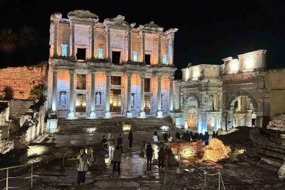 Efes’te gece müzeciliği gençlerle buluşuyor
