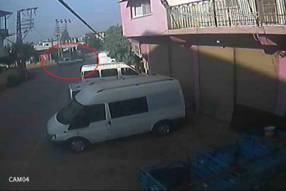 Otomobillerin çarpıştığı kazada 2 kişi yaralandı o anlar kamerada
