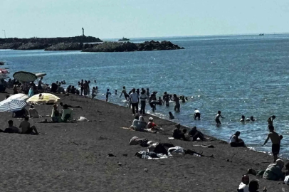 Akçakoca sahilleri bayramda doldu taştı
