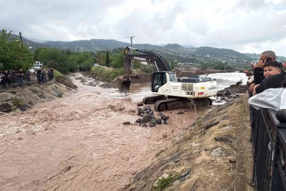 Osmaniye’de araçlar ve evler sular altında kaldı

