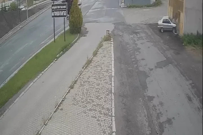 Direksiyonda bayıldı, boş dükkana çarparak durabildi
