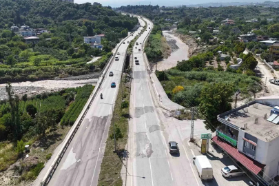 Yaşanan sel felaketinde yıkılarak 2 gence mezar olan Karaçay Köprüsü onarımı yapılarak trafiğe açıldı

