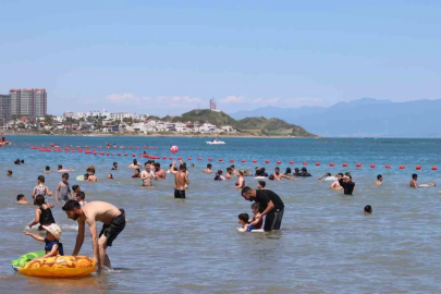 Adana’da bayramın son gününde Yumurtalık sahili doldu taştı
