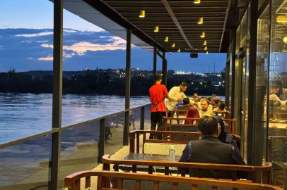 Fırat Nehri ziyaretçilerin uğrak noktası haline geldi
