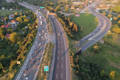 İki ana güzergahta trafik yoğunluğu sürüyor
