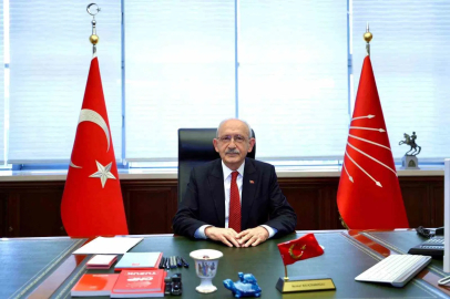 CHP Genel Başkanı Kemal Kılıçdaroğlu, genel başkanlık makamında çalışmalara başladı.
