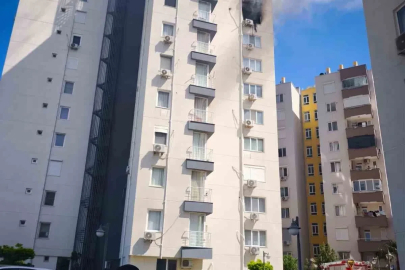 Oyun oynarken yakılan mum daireyi küle çevirdi
