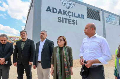 Başkan Şahin, Gazi Konut tarafından yapılan yeni Adakçılar Sitesi’ni inceledi
