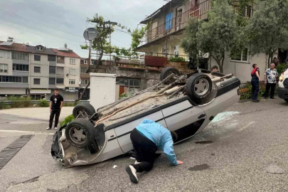 Freni boşalan Tofaş takla attı: 2 yaralı

