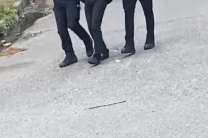 Sultangazi’de bir şahıs annesini evde rehin aldı
