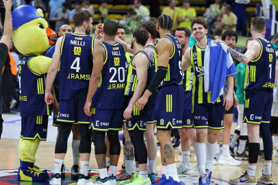 Fenerbahçe, yarı final ilk maçında A. Efes’i konuk edecek
