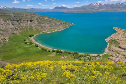 Van Gölü’nün kıyısındaki turizm cenneti: İncekaya köyü
