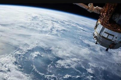 Uzayda acil durum: Hava sızıntısı astronotları sığınağa kaçırdı