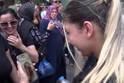 Anne Antalya’da kızı Kocaeli’de ter döktü: Görüntülü aramada heyecanlı bekleyiş