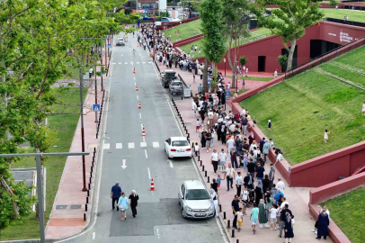 Kıtalar arası akvaryuma 2 saatte 2 bin ziyaretçi akın etti